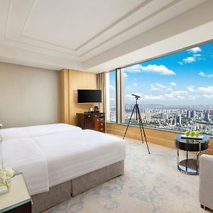 Deluxe Skyline Twin Room